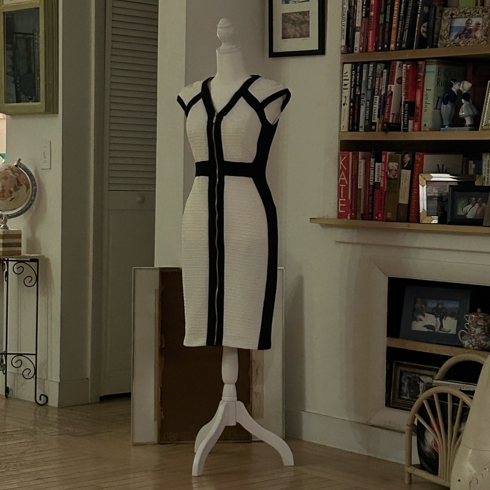 Cache, Size Small, Black And White - image 2